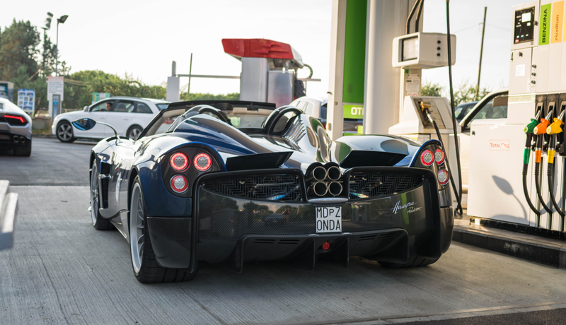 Illustration for article titled A Pagani Rally In Italy Puts All Other Car Meets To Shame